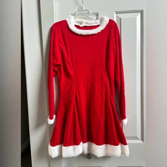 Christmas dress with 3 Santa hats- Mrs. Claus & helpers - Picture 1 of 11